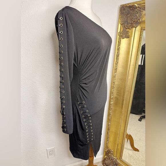 NWT Carmen Marc Valvo Cut And Sew Dress in Black One Shoulder Size Small - Picture 2 of 6